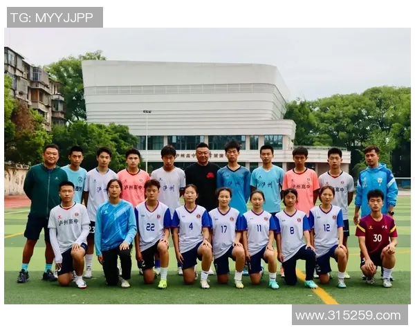 足球队长与篮球队长的友谊赛如何改变了两队的命运与团队精神